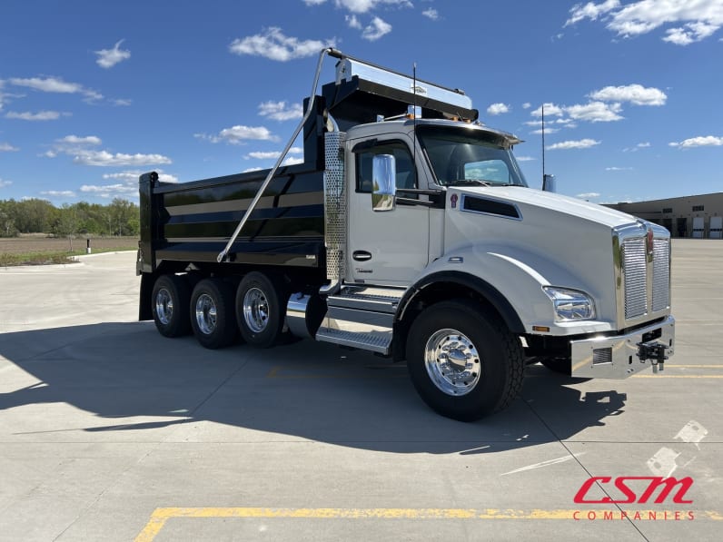 Exterior front passenger side for this 2027 Kenworth T880 (Stock number: VJ241909)Weeee