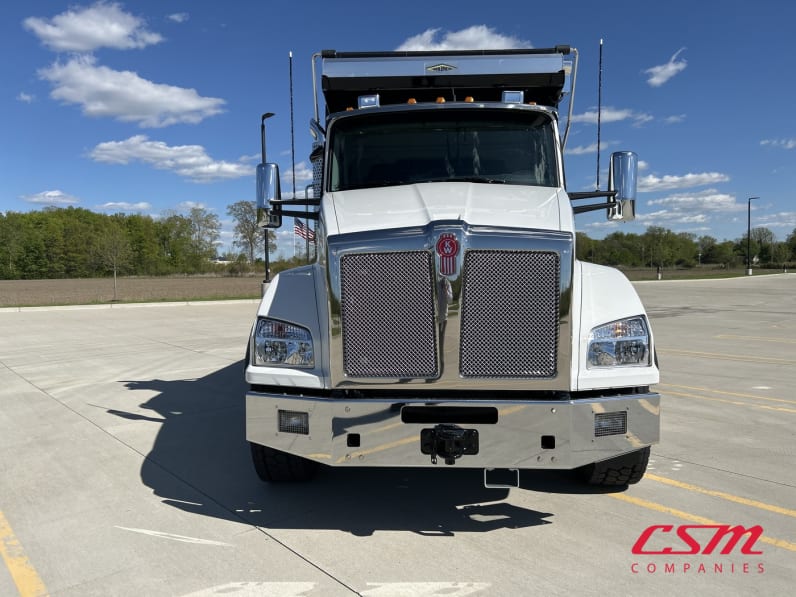 Exterior full front view for this 2027 Kenworth T880 (Stock number: VJ241909)Weeee