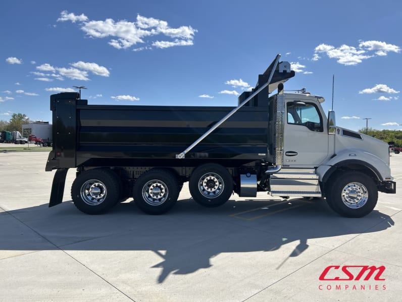 Exterior full passenger side for this 2027 Kenworth T880 (Stock number: VJ241909)Weeee