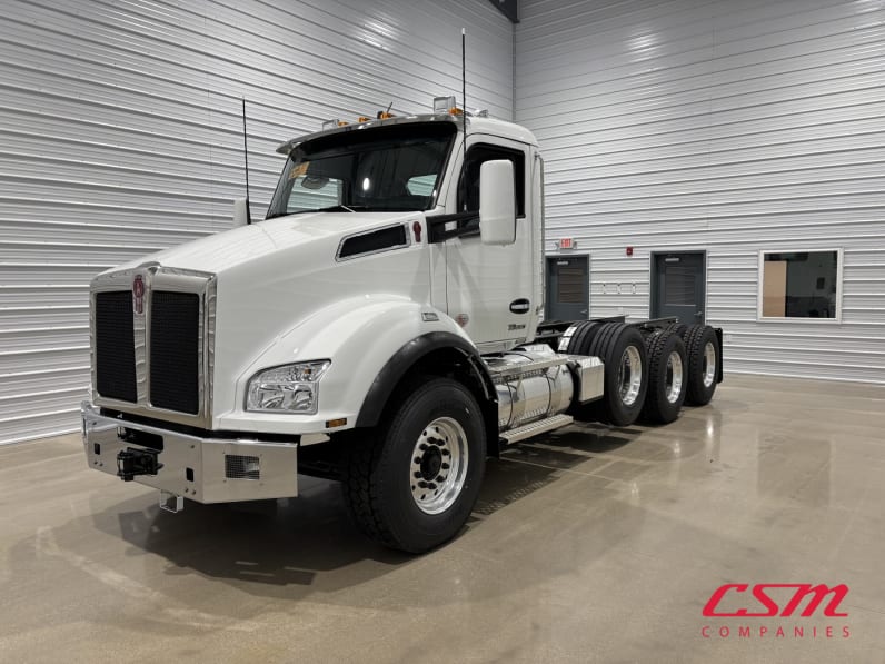 Exterior front drivers side for this 2027 Kenworth T880 (Stock number: VJ241916)Weeee