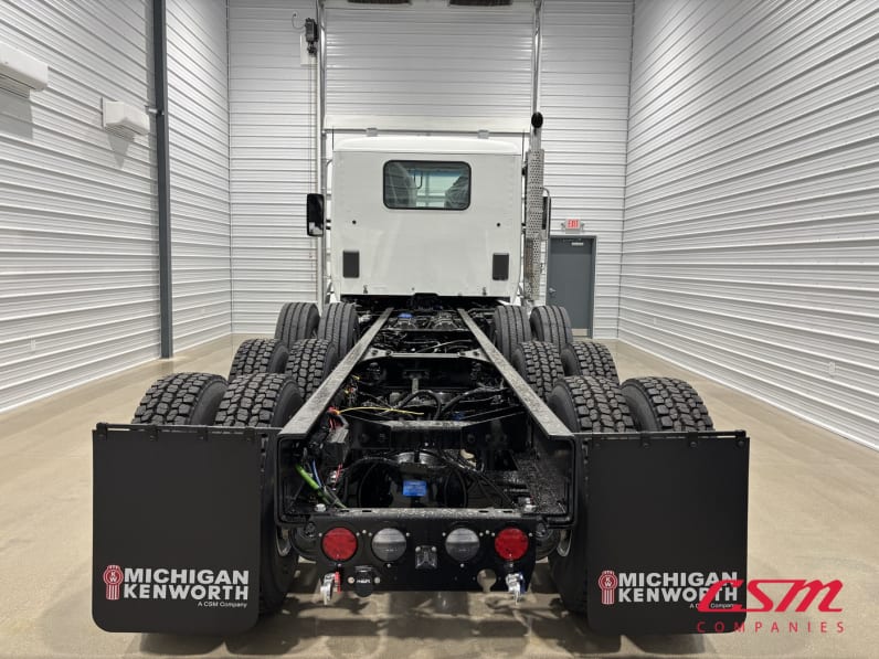 Exterior full rear view for this 2027 Kenworth T880 (Stock number: VJ241916)Weeee