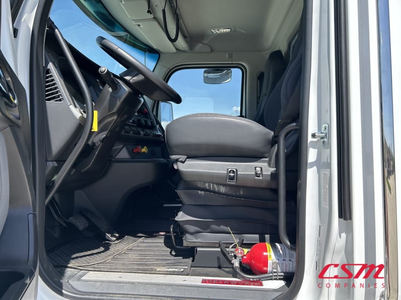 Drivers side door open for this 2027 Kenworth T880 (Stock number: VJ241917)Weeee