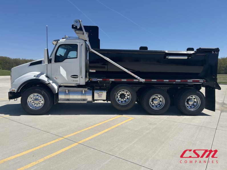 Exterior full driver side for this 2027 Kenworth T880 (Stock number: VJ241917)Weeee