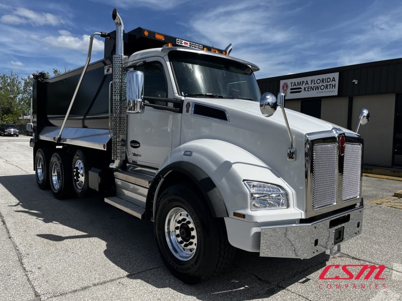 Exterior front passenger side for this 2027 Kenworth T880 (Stock number: VJ242115)Weeee
