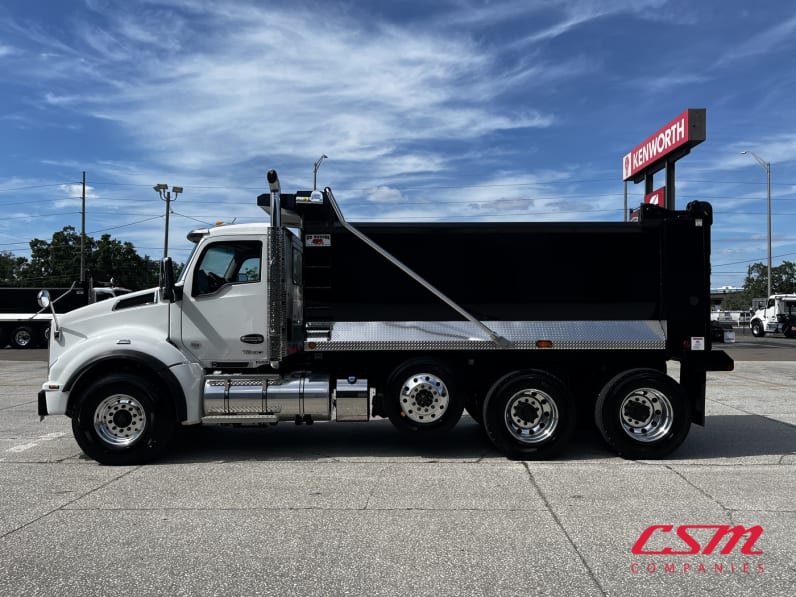 Exterior full driver side for this 2027 Kenworth T880 (Stock number: VJ242115)Weeee