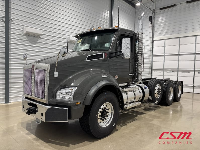 Exterior front drivers side for this 2027 Kenworth T880 (Stock number: VJ243552)Weeee