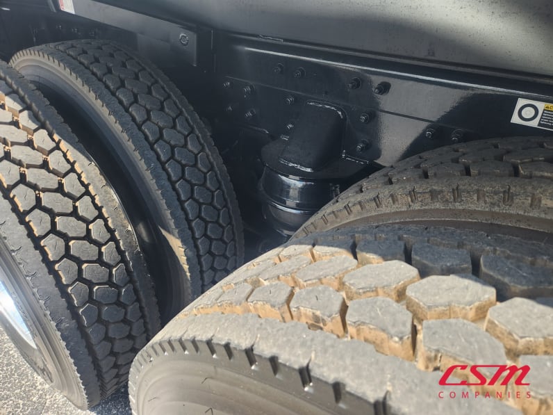 Driver side rear frame and tire tread for this 2027 Kenworth T880 (Stock number: VJ243553)Weeee