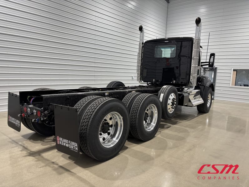 Exterior rear passenger side for this 2027 Kenworth T880 (Stock number: VJ243553)Weeee