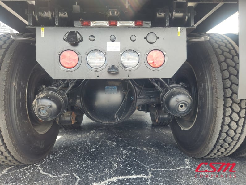 Center rear frame for this 2027 Kenworth T880 (Stock number: VJ243554)Weeee