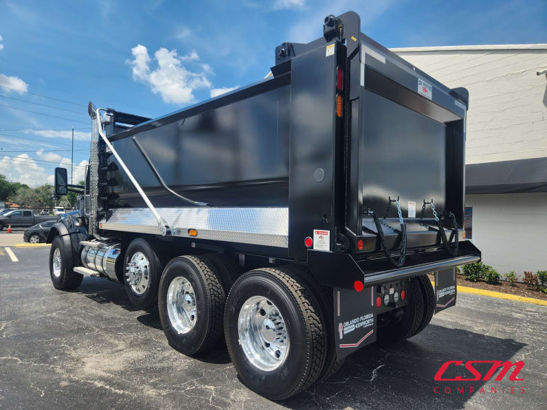 Exterior rear driver side for this 2027 Kenworth T880 (Stock number: VJ243554)Weeee