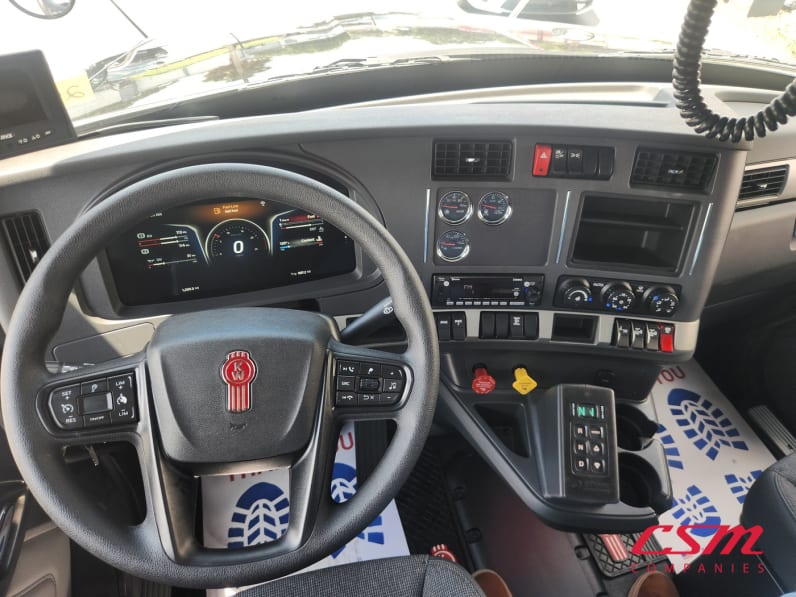 Interior dash for this 2027 Kenworth T880 (Stock number: VJ243554)Weeee