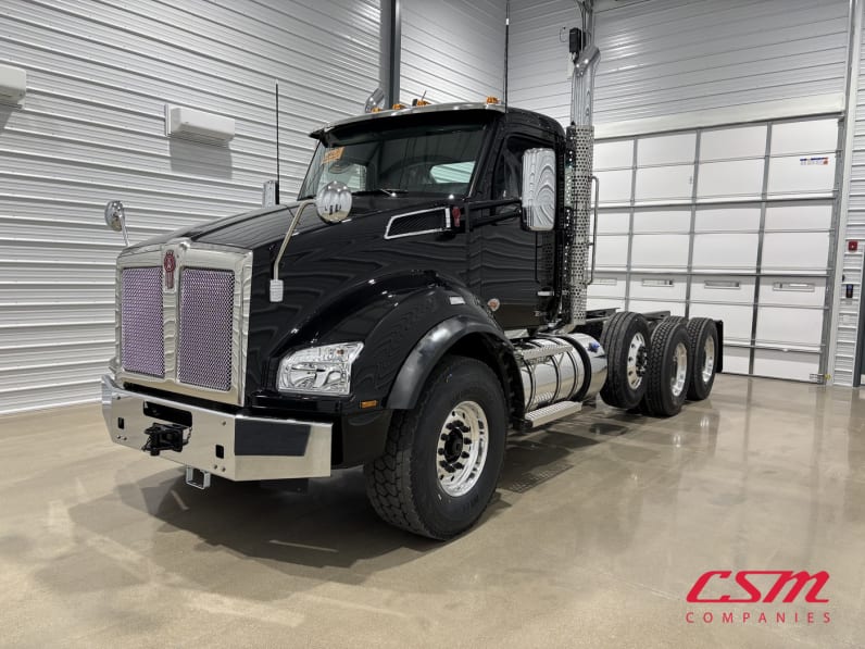 Exterior front drivers side for this 2027 Kenworth T880 (Stock number: VJ243556)Weeee