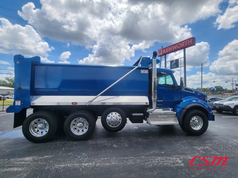 Exterior full passenger side for this 2027 Kenworth T880 (Stock number: VJ243580)Weeee