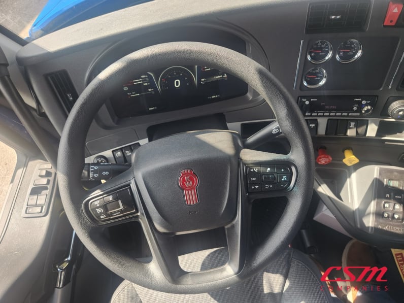 Interior steering wheel for this 2027 Kenworth T880 (Stock number: VJ243582)Weeee
