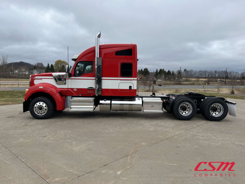 Exterior full driver side for this 2027 Kenworth W990 (Stock number: VJ246346)Weeee