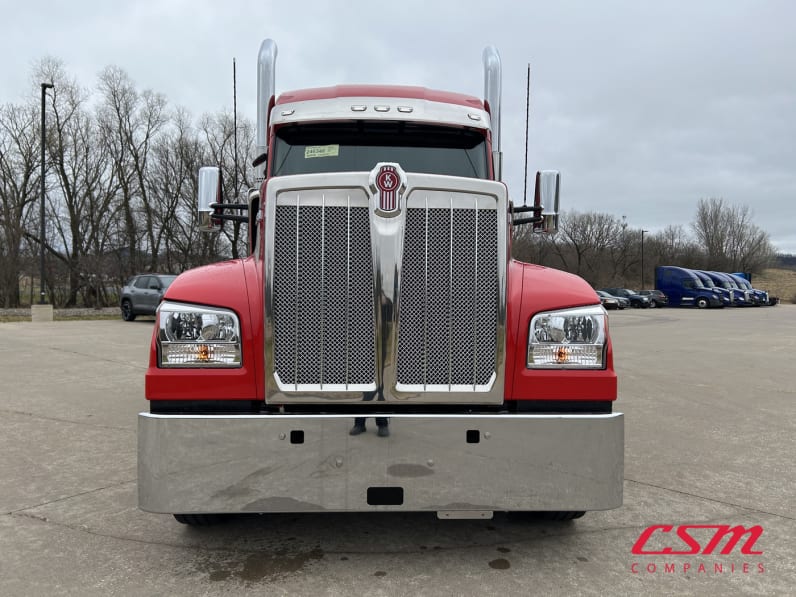 Exterior full front view for this 2027 Kenworth W990 (Stock number: VJ246346)Weeee
