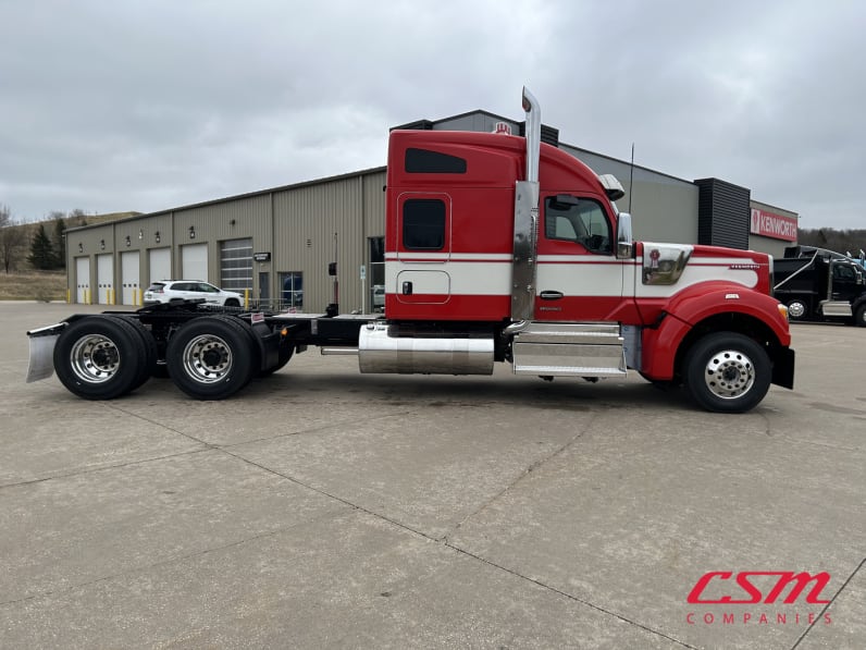 Exterior full passenger side for this 2027 Kenworth W990 (Stock number: VJ246346)Weeee