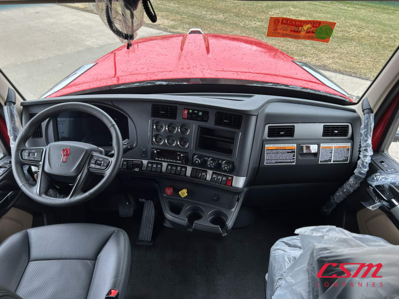 Interior cockpit for this 2027 Kenworth W990 (Stock number: VJ246346)Weeee
