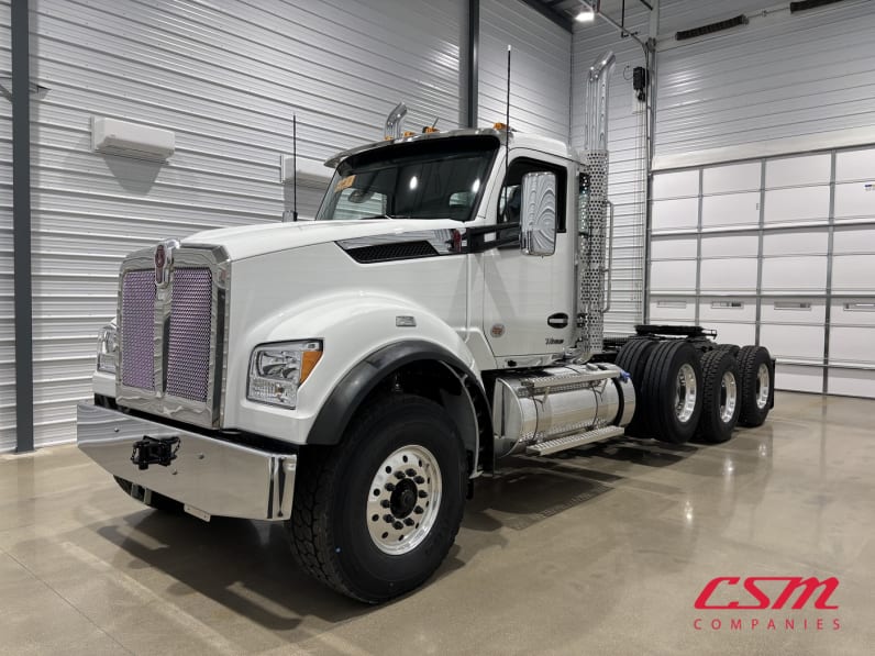 Exterior front drivers side for this 2027 Kenworth T880 (Stock number: VJ247182)Weeee