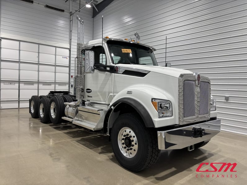 Exterior front passenger side for this 2027 Kenworth T880 (Stock number: VJ247182)Weeee