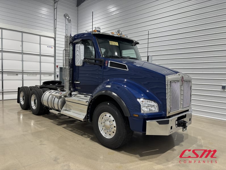 Exterior front passenger side for this 2027 Kenworth T880 (Stock number: VJ249719)Weeee