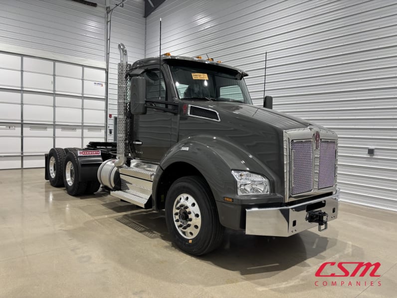 Exterior front passenger side for this 2027 Kenworth T880 (Stock number: VJ249727)Weeee