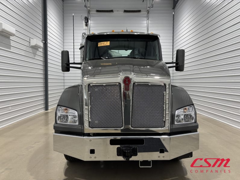 Exterior full front view for this 2027 Kenworth T880 (Stock number: VJ249727)Weeee