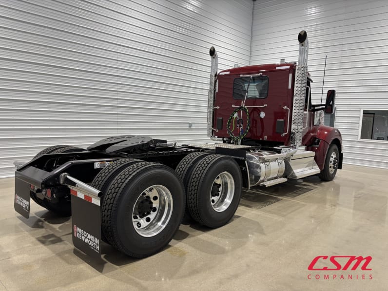 Exterior rear passenger side for this 2027 Kenworth W990 (Stock number: VJ249753)Weeee