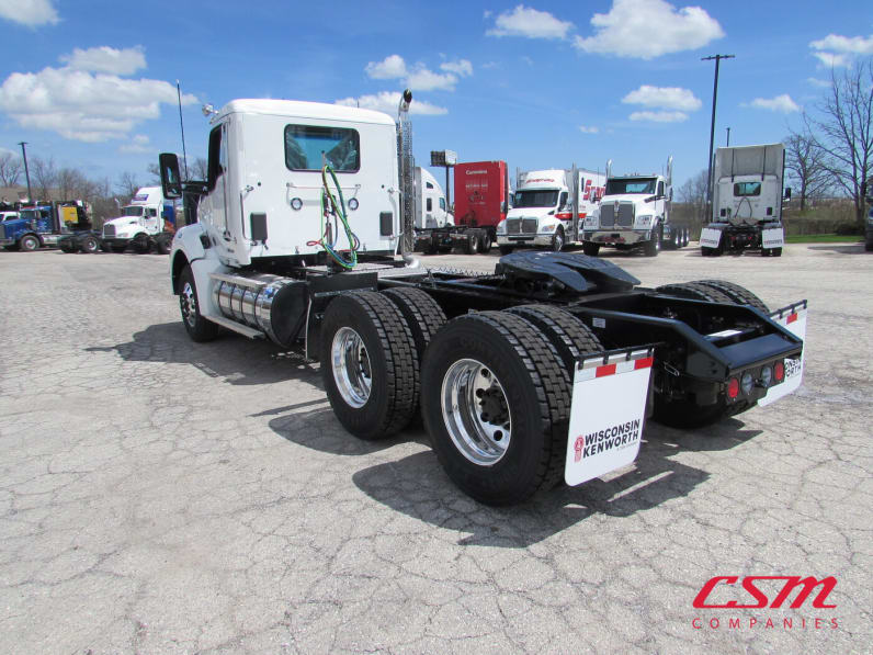 Exterior rear driver side for this 2027 Kenworth T880 (Stock number: VJ249787)Weeee