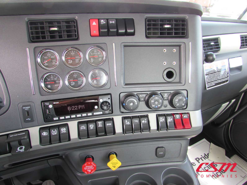 Interior radio and navigation system for this 2027 Kenworth T880 (Stock number: VJ249787)Weeee