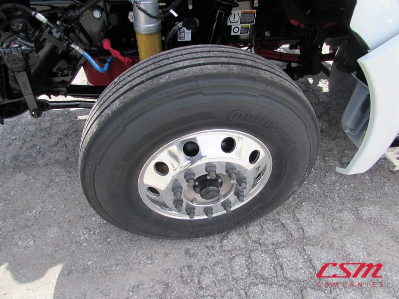 Passenger side front tire tread for this 2027 Kenworth T880 (Stock number: VJ249787)Weeee