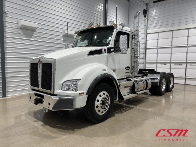 Exterior front drivers side for this 2027 Kenworth T880 (Stock number: VJ249792)Weeee