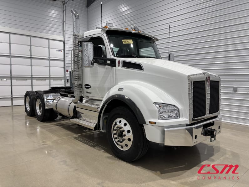 Exterior front passenger side for this 2027 Kenworth T880 (Stock number: VJ249792)Weeee
