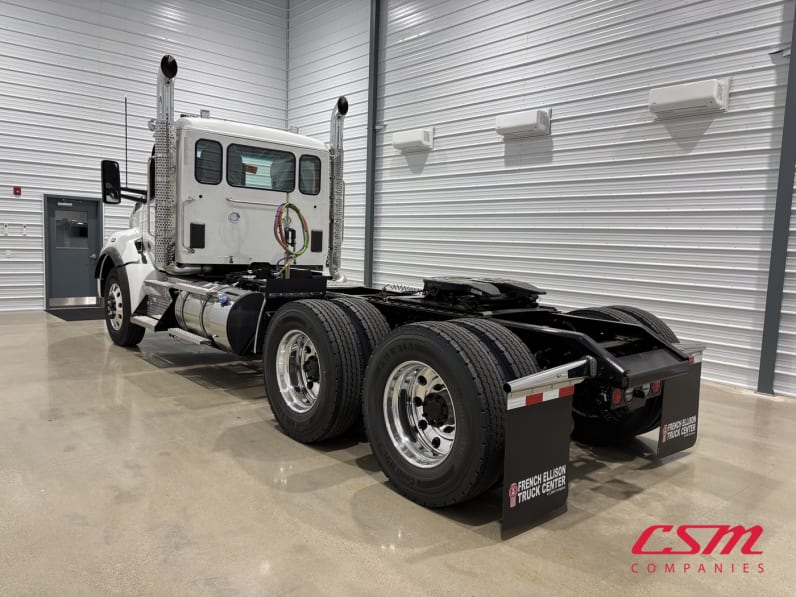 Exterior rear driver side for this 2027 Kenworth T880 (Stock number: VJ249792)Weeee