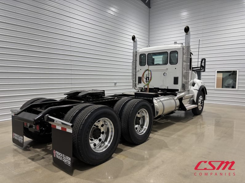 Exterior rear passenger side for this 2027 Kenworth T880 (Stock number: VJ249792)Weeee