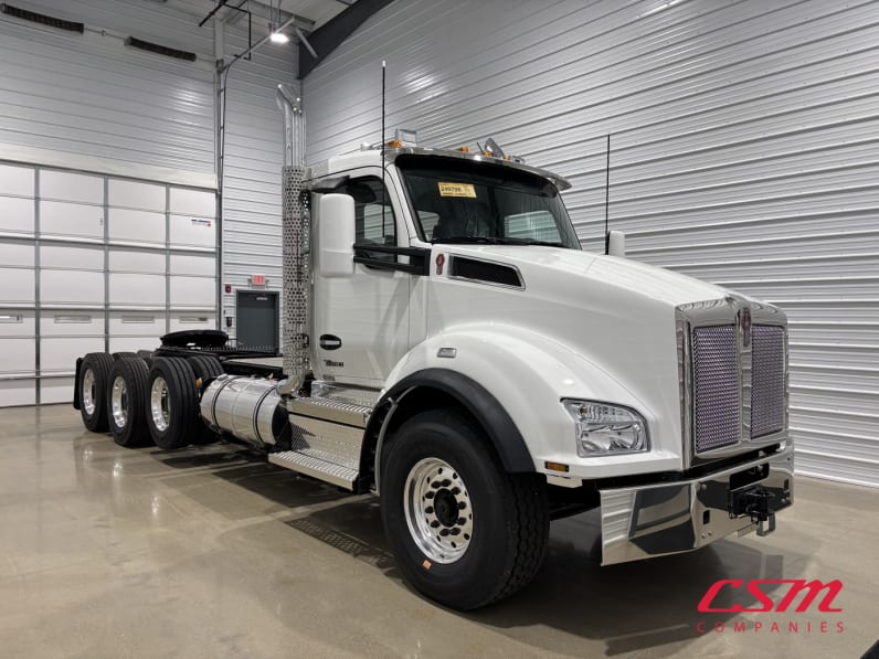 Exterior front passenger side for this 2027 Kenworth T880 (Stock number: VJ249798)Weeee