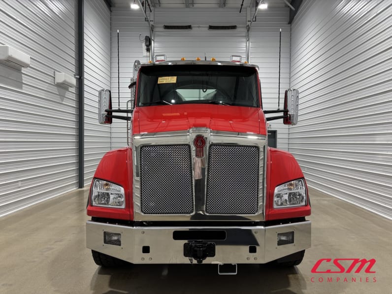 Exterior full front view for this 2027 Kenworth T880 (Stock number: VJ249982)Weeee