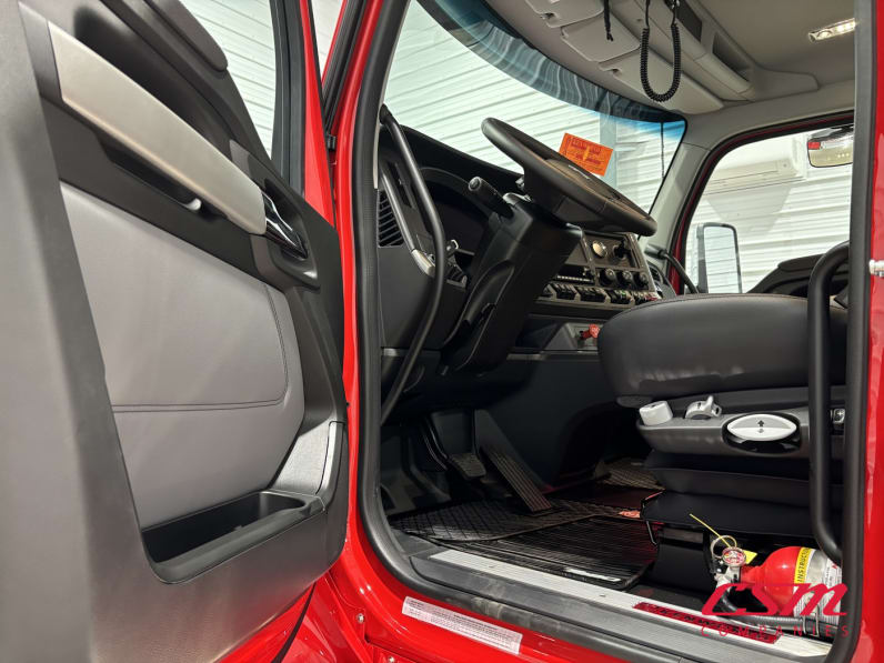 Drivers side door open for this 2027 Kenworth T880 (Stock number: VJ249983)Weeee