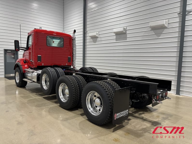 Exterior rear driver side for this 2027 Kenworth T880 (Stock number: VJ249983)Weeee