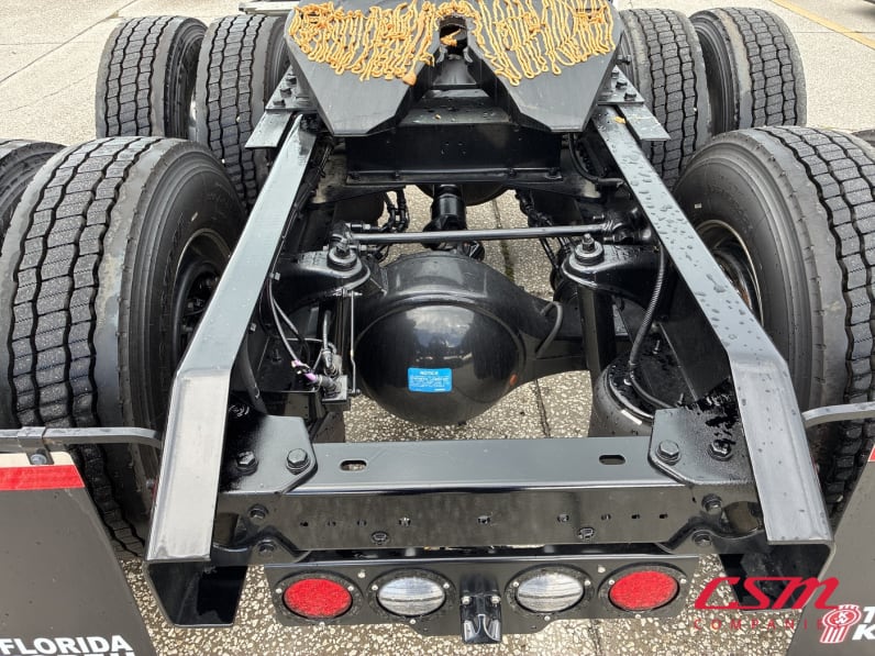 Center rear frame for this 2027 Kenworth T680 (Stock number: VJ250444)Weeee