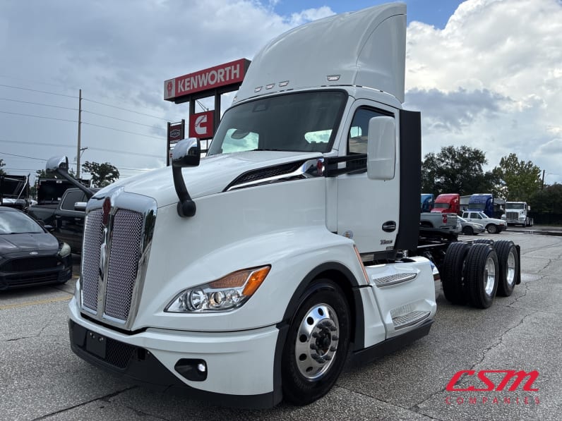 Exterior front drivers side for this 2027 Kenworth T680 (Stock number: VJ250444)Weeee