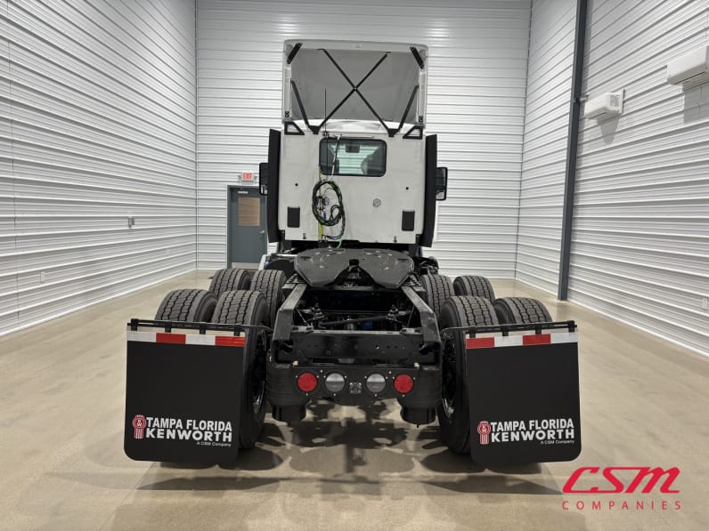 Exterior full rear view for this 2027 Kenworth T680 (Stock number: VJ250444)Weeee