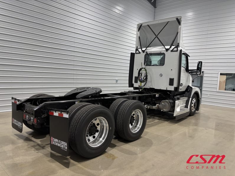 Exterior rear passenger side for this 2027 Kenworth T680 (Stock number: VJ250444)Weeee