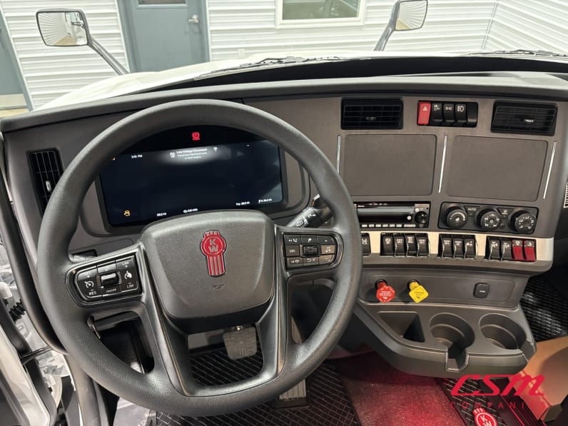 Interior dash for this 2027 Kenworth T680 (Stock number: VJ250444)Weeee