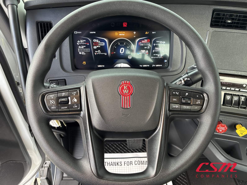 Interior steering wheel for this 2027 Kenworth T680 (Stock number: VJ250444)Weeee