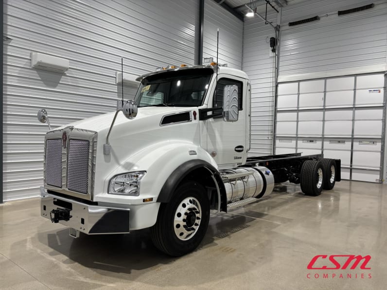 Exterior front drivers side for this 2027 Kenworth T880 (Stock number: VJ250459)Weeee