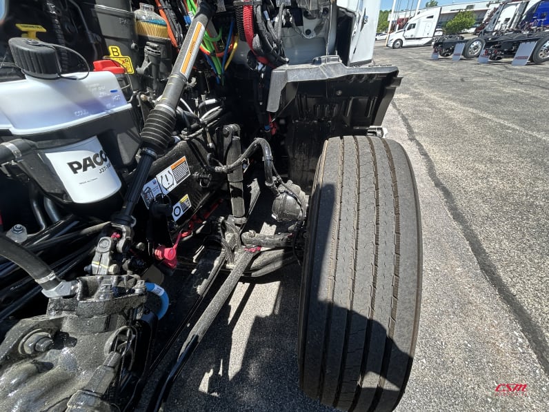 Driver side front tire tread for this 2027 Kenworth T680 Short Hood (Stock number: VJ250501)Weeee