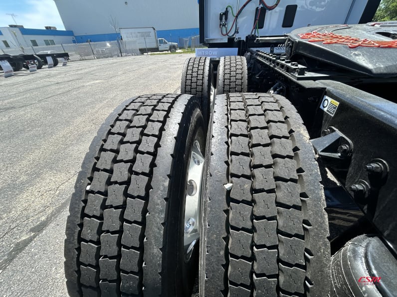 Driver side rear frame and tire tread for this 2027 Kenworth T680 Short Hood (Stock number: VJ250501)Weeee