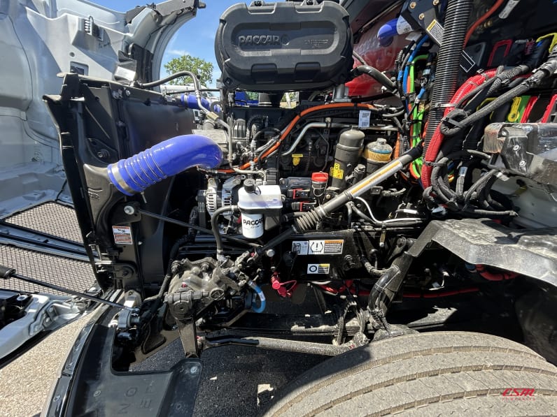 Drivers side engine for this 2027 Kenworth T680 Short Hood (Stock number: VJ250501)Weeee