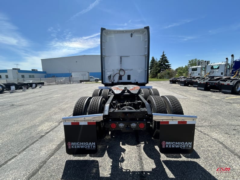 Exterior full rear view for this 2027 Kenworth T680 Short Hood (Stock number: VJ250501)Weeee